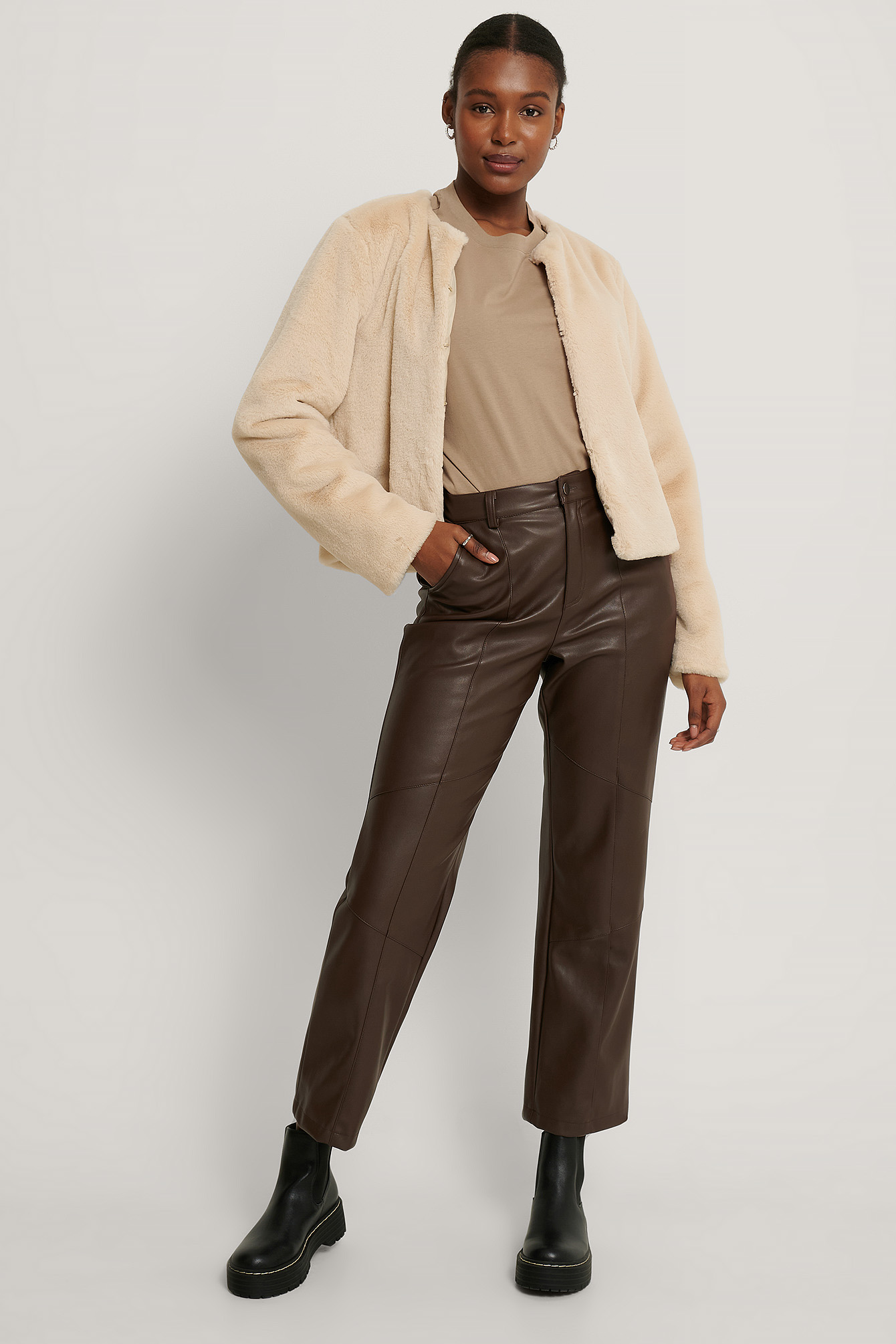 Light Beige Veste Courte En Fausse Fourrure