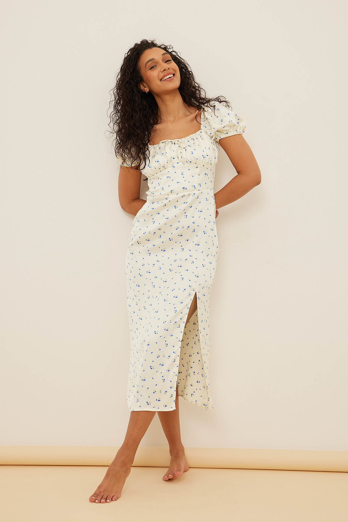 Robe mi-longue à manches courtes bouffantes Floral