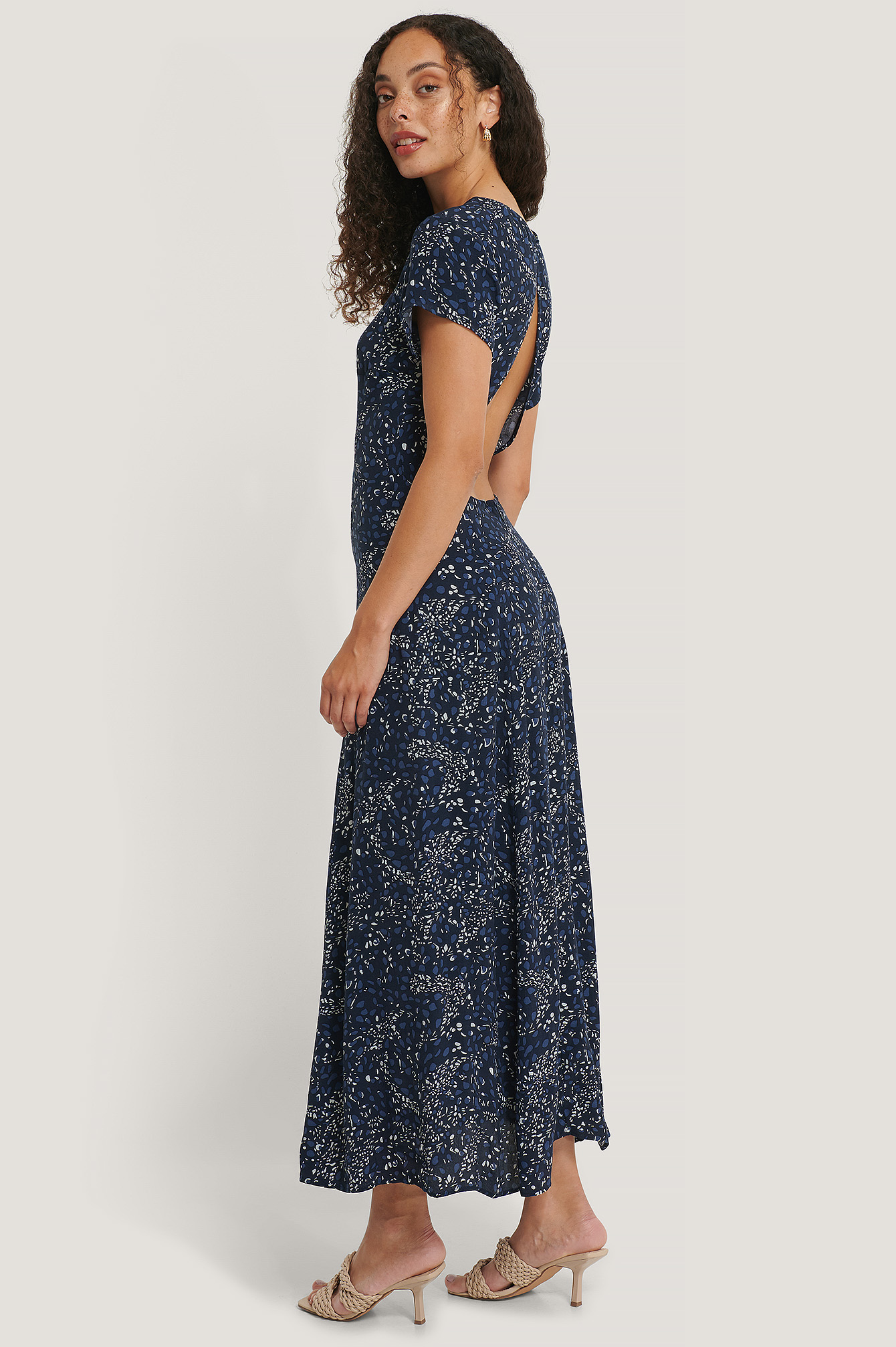 Navy Flower Robe Dos Ouvert