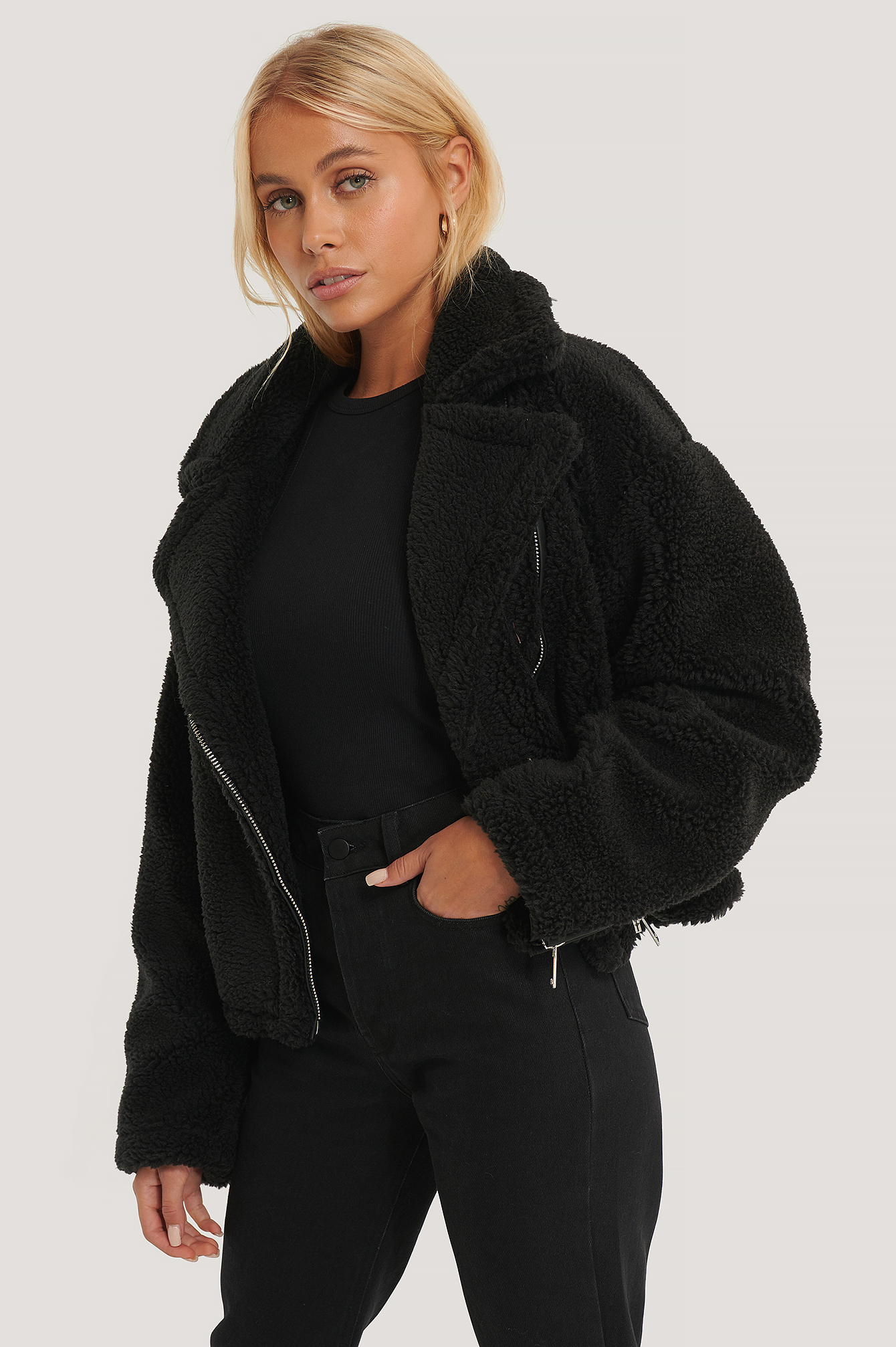 Black Veste Courte En Peluche