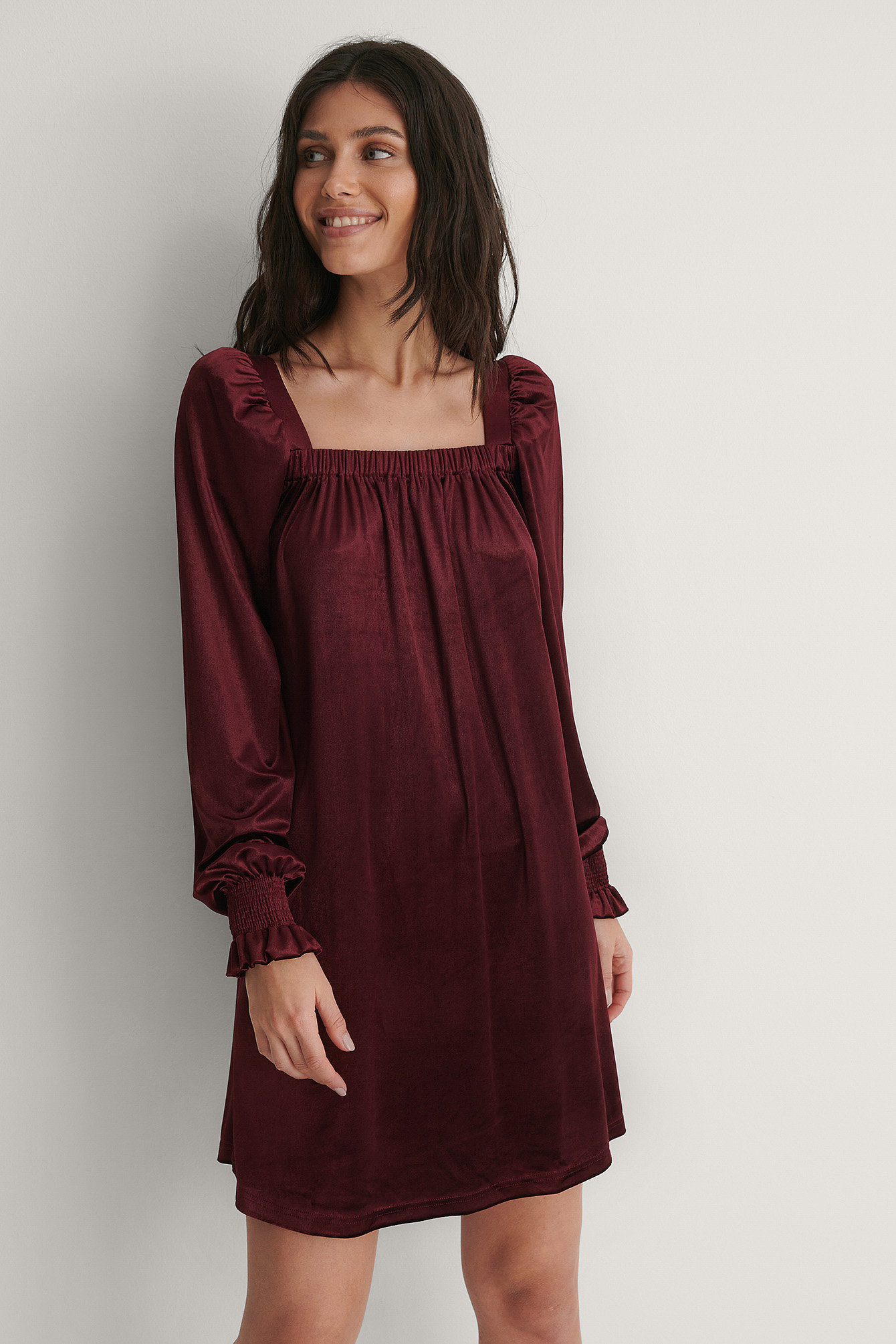 Burgundy Mini Robe En Velours