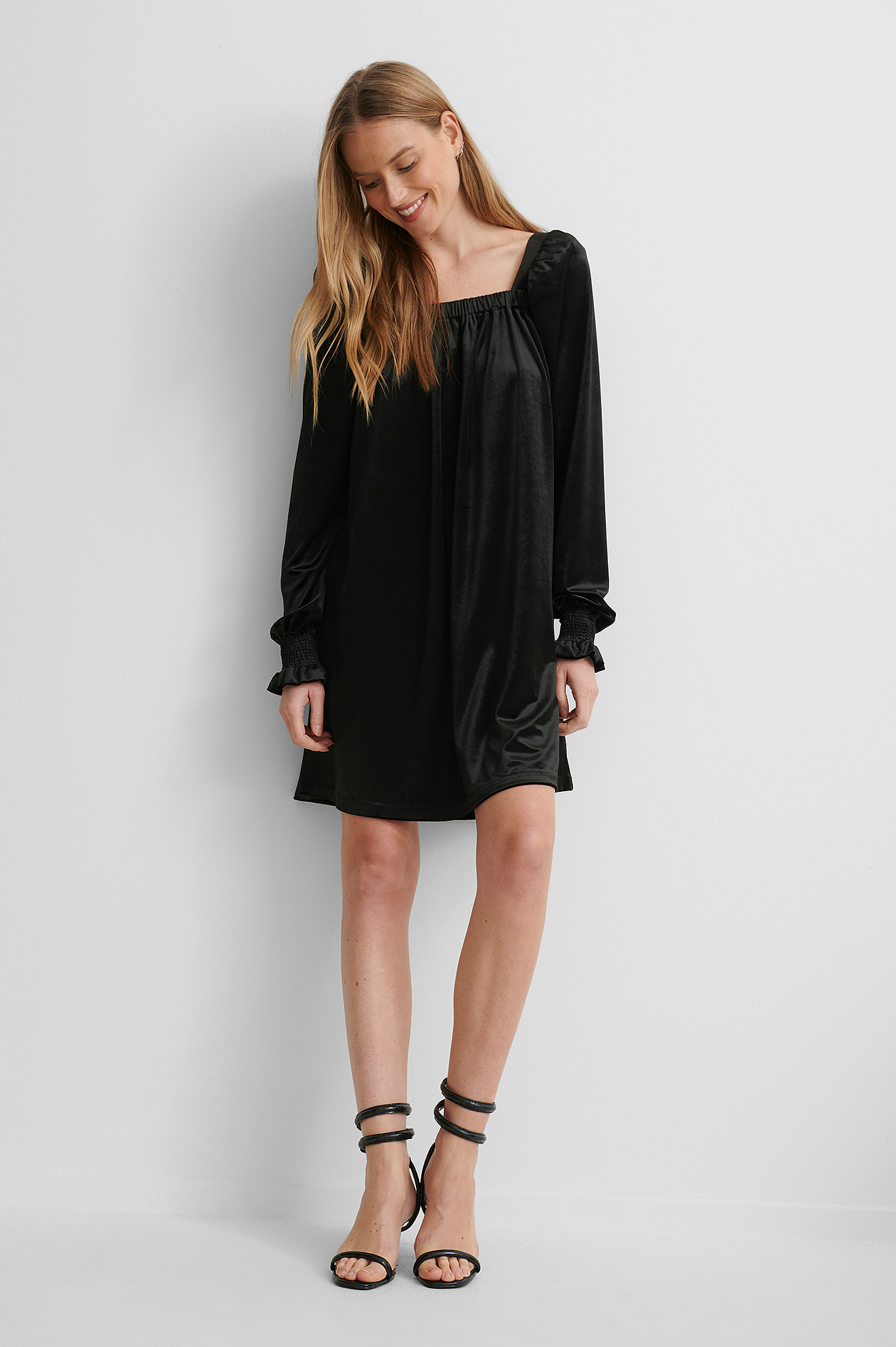 Black Mini Robe En Velours