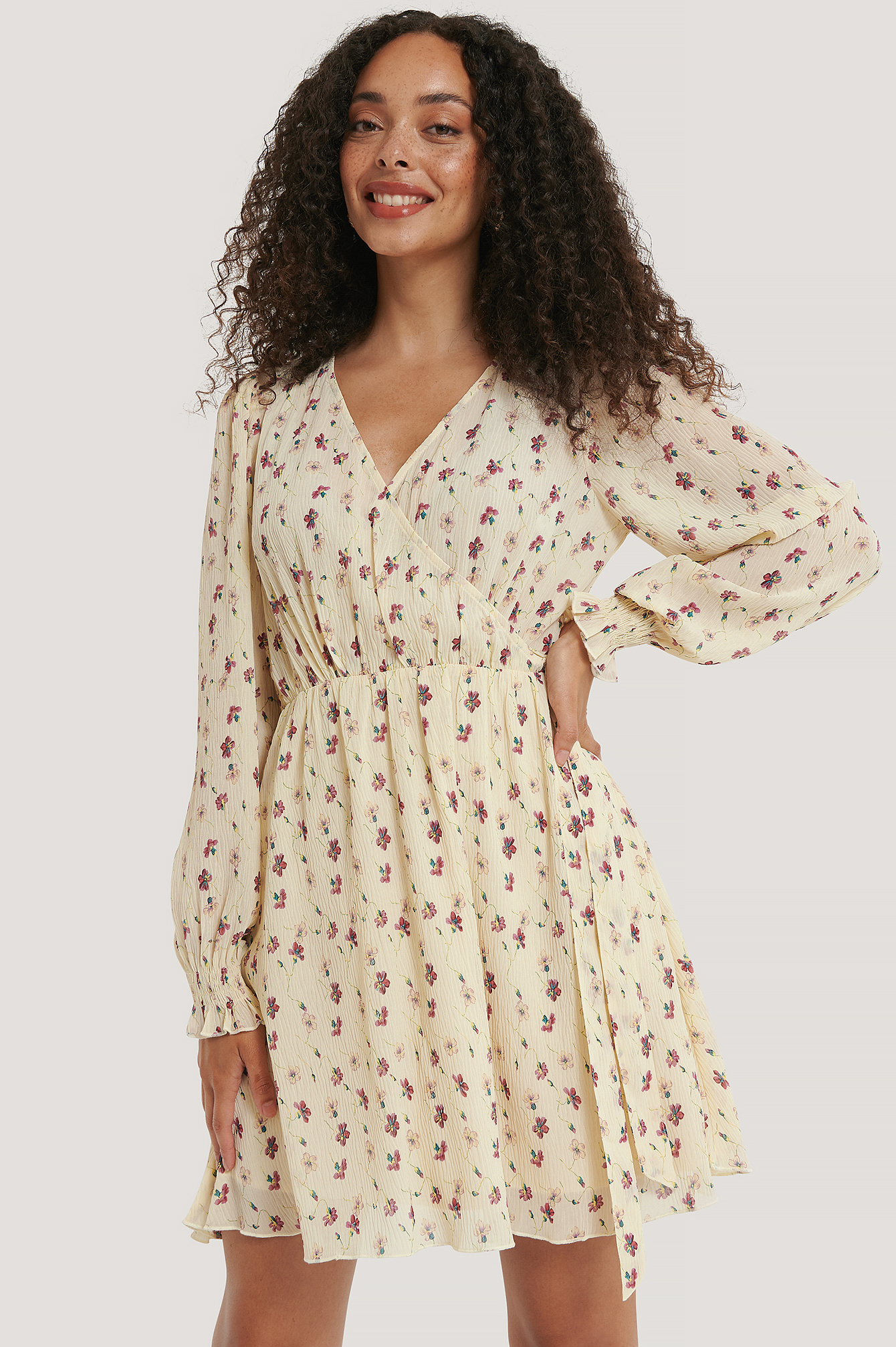 White Flower Mini Robe Portefeuille À Structure