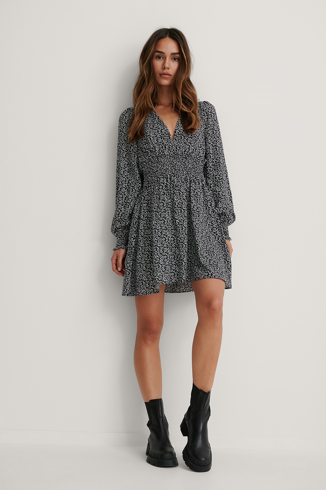 Black/Flower Print Robe Smockée À Manches Bouffantes