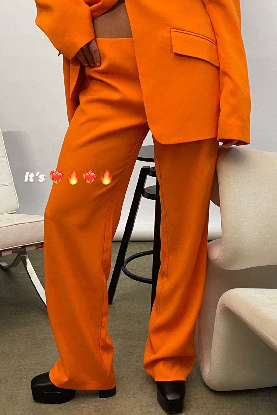 Bright Orange Pantalon de costume ajusté taille basse en matière recyclée