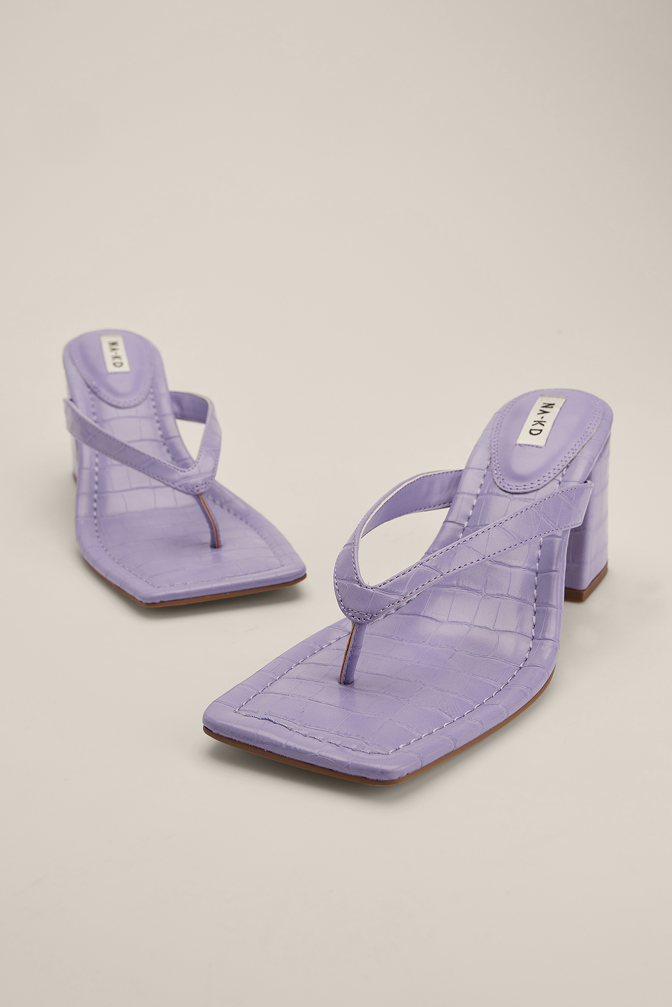 Lilac Chaussures à talons carrés avec bride
