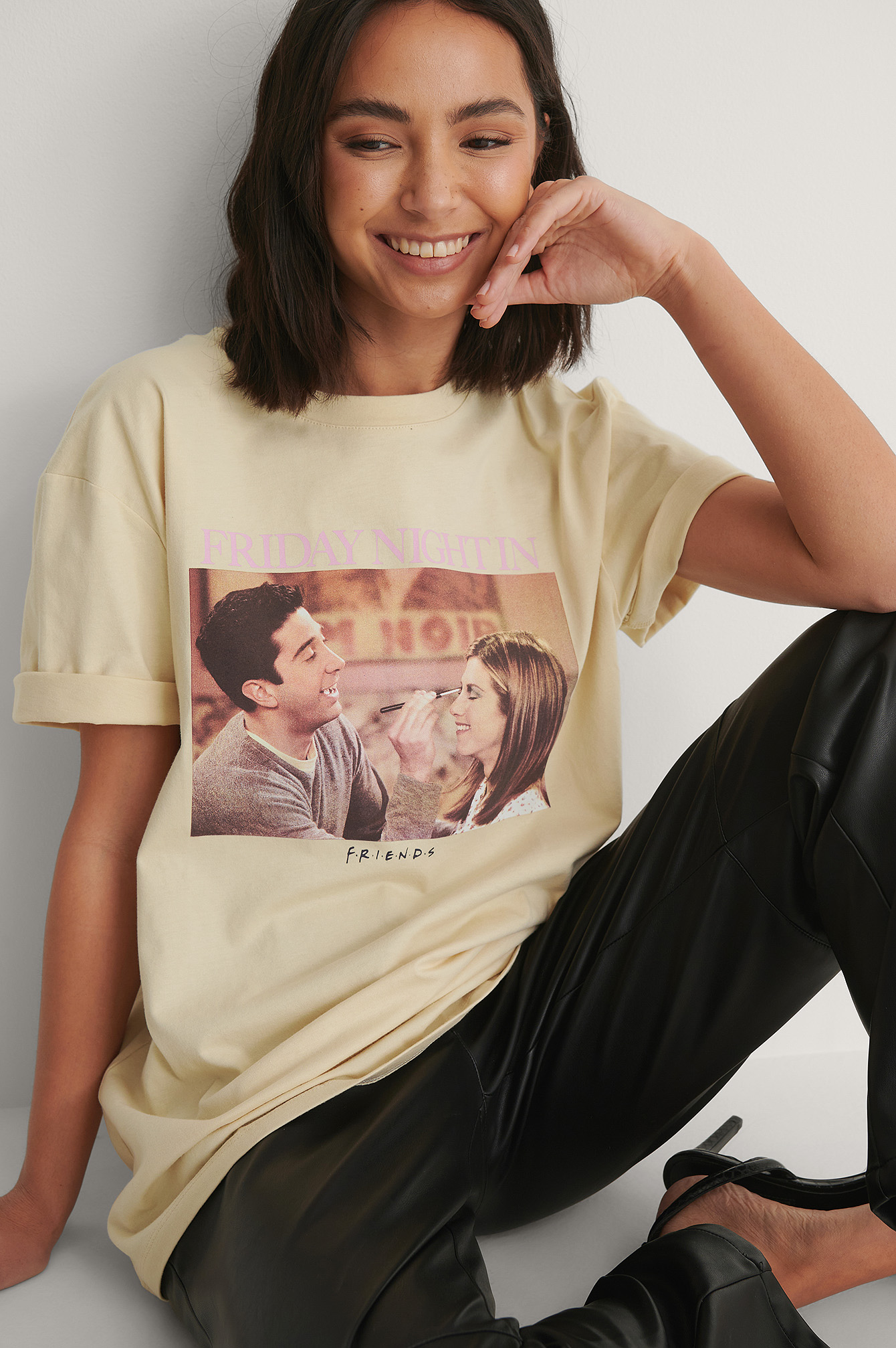 Beige Friends Night in T-Shirt Unisexe