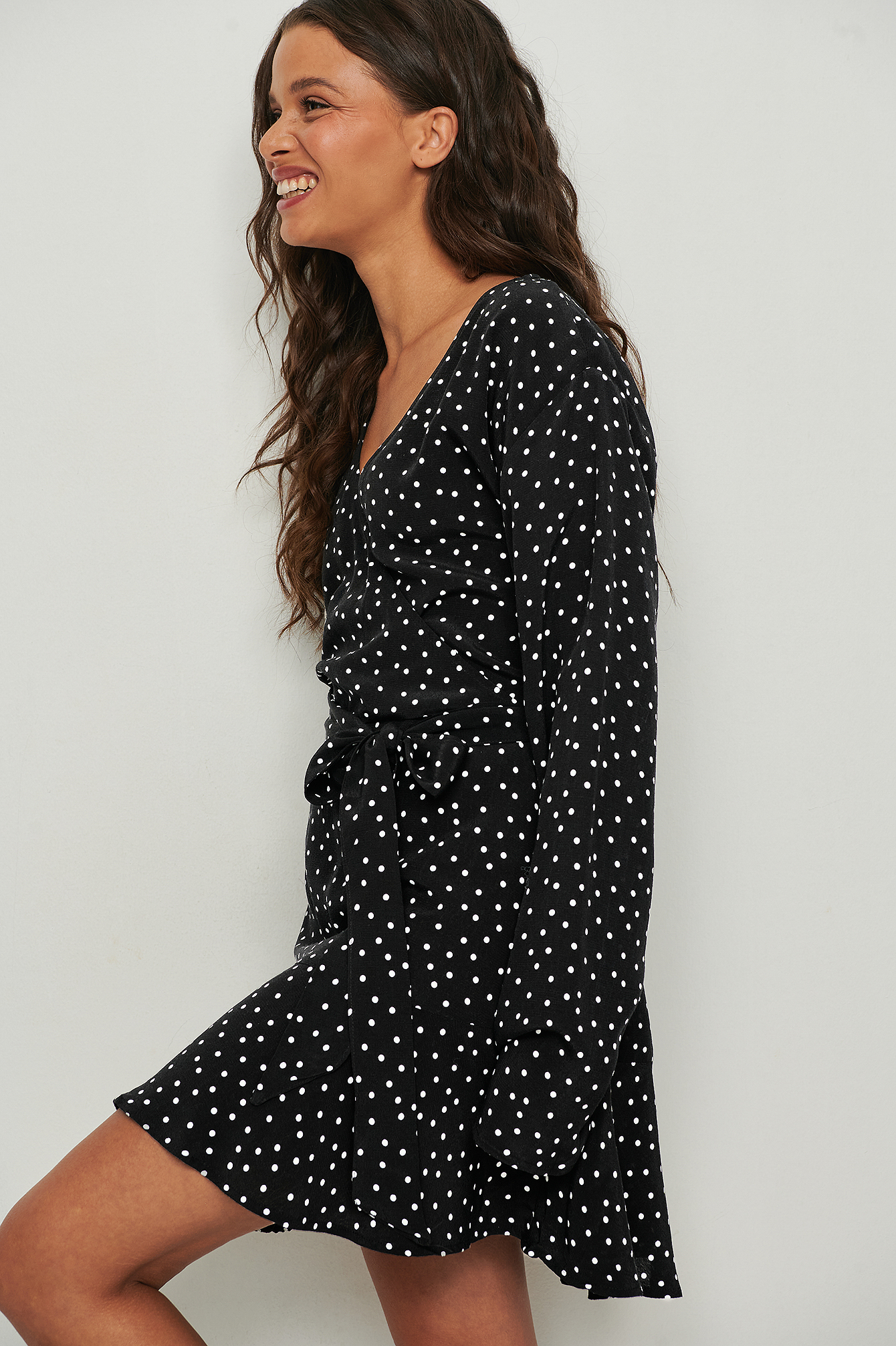 Robe mini portefeuille à manches longues Noir