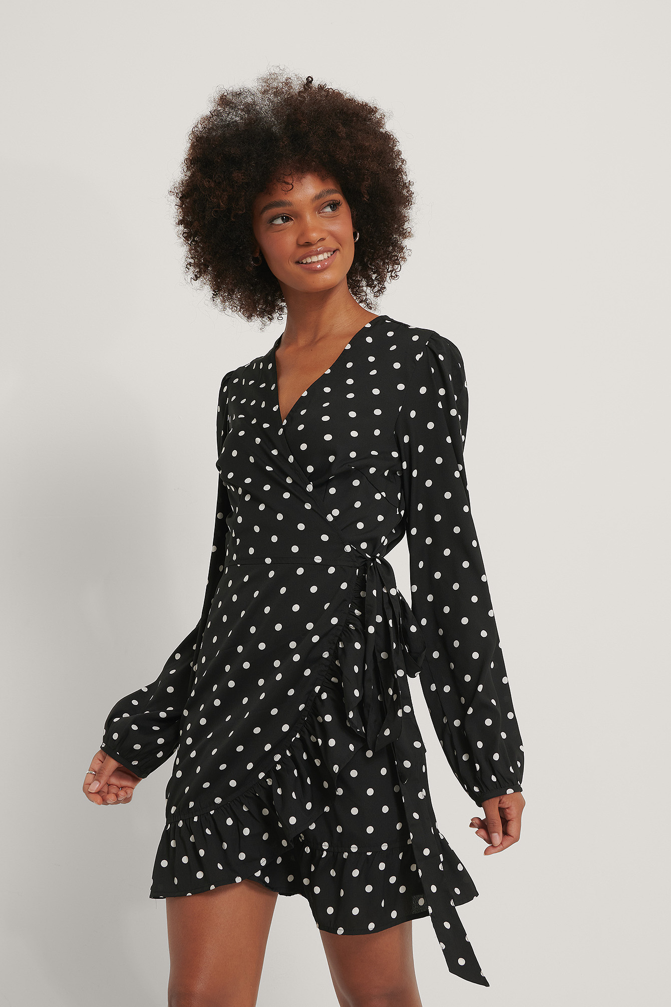 Black Polka Dot Robe Cache-Coeur