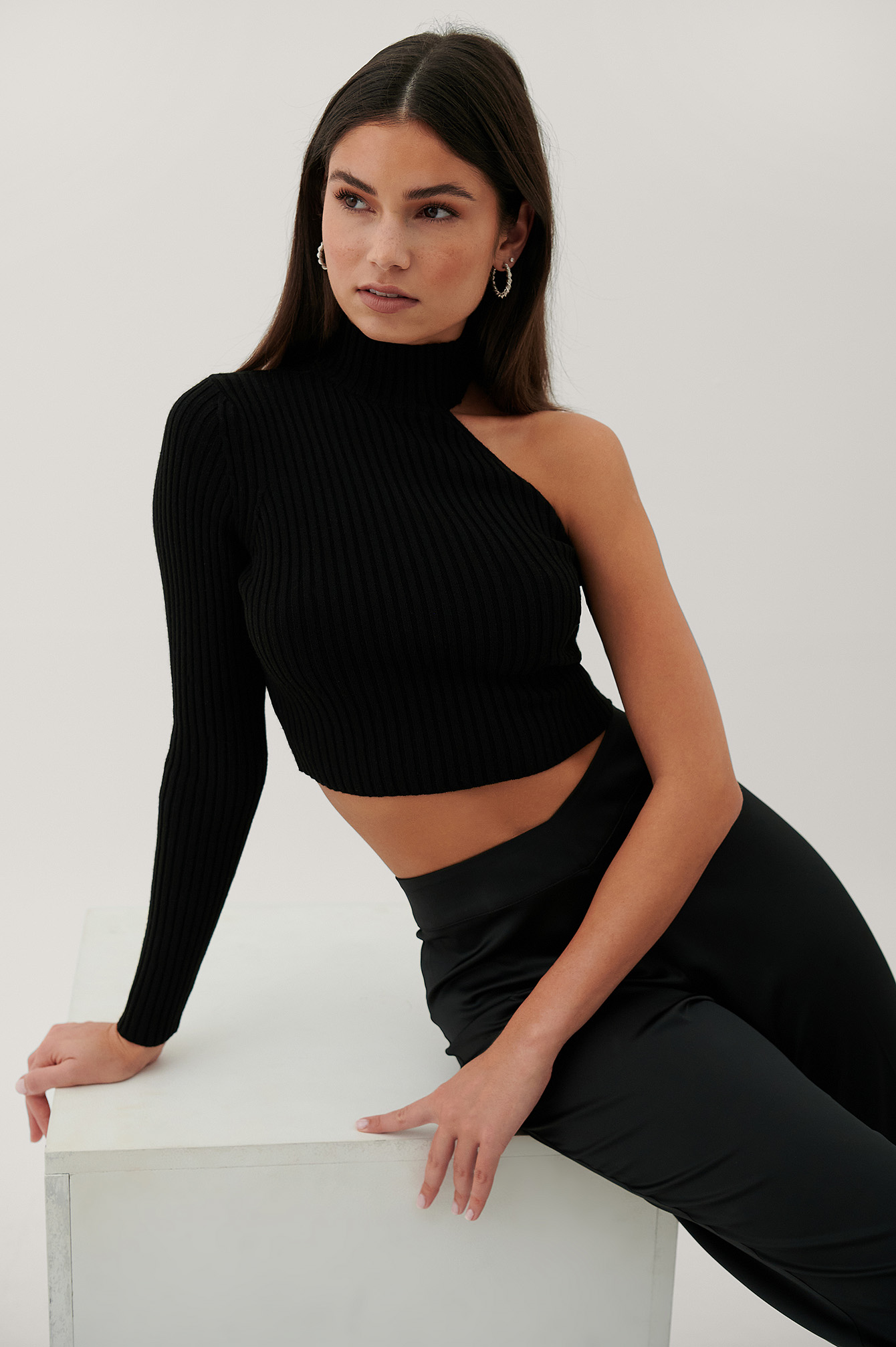 Femme Vêtements Tops Manches courtes Paola Locatelli x Haut À Fronces Synthétique NA-KD en coloris Noir 