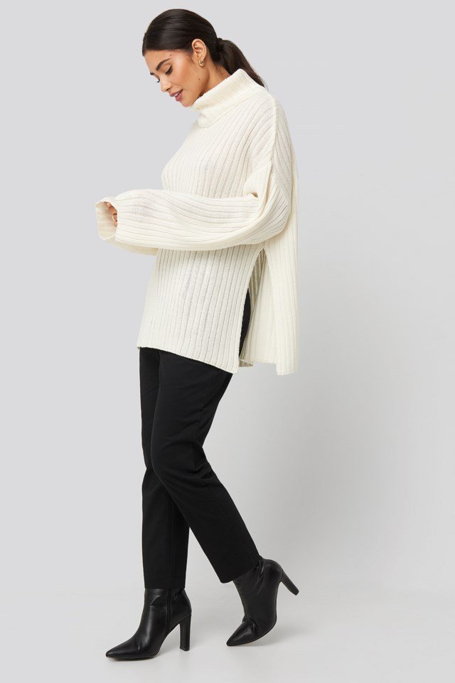 Side Slit Oversized Knitted Sweater White Outfit