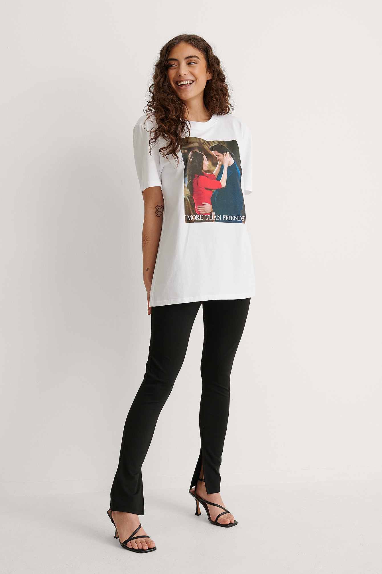 FRIENDS Unisex Print Tee Outfit