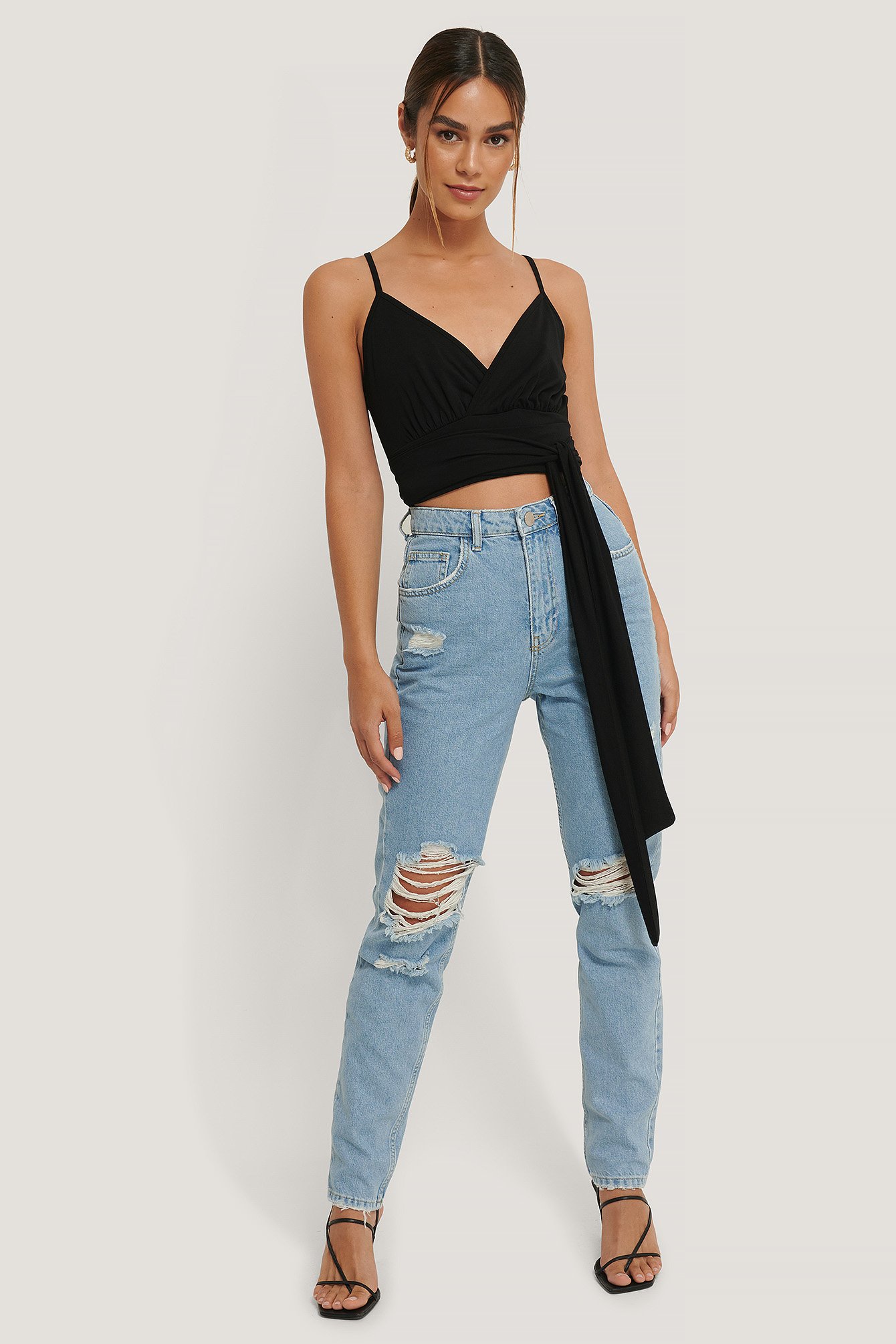 Ripped Knee Jeans Outfit