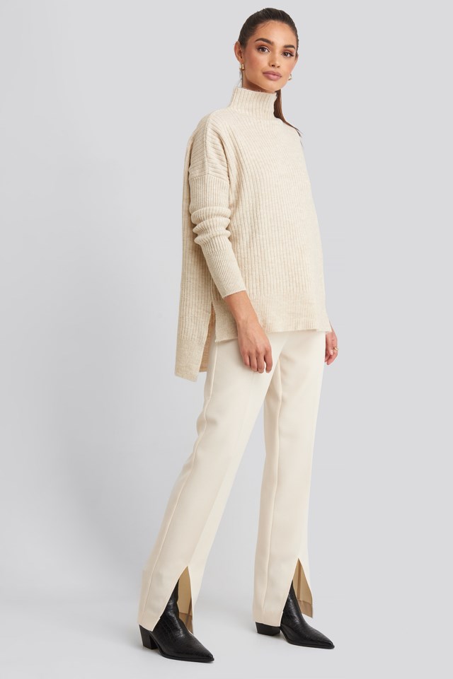 Vertical Neck Knitted Sweater Outfit