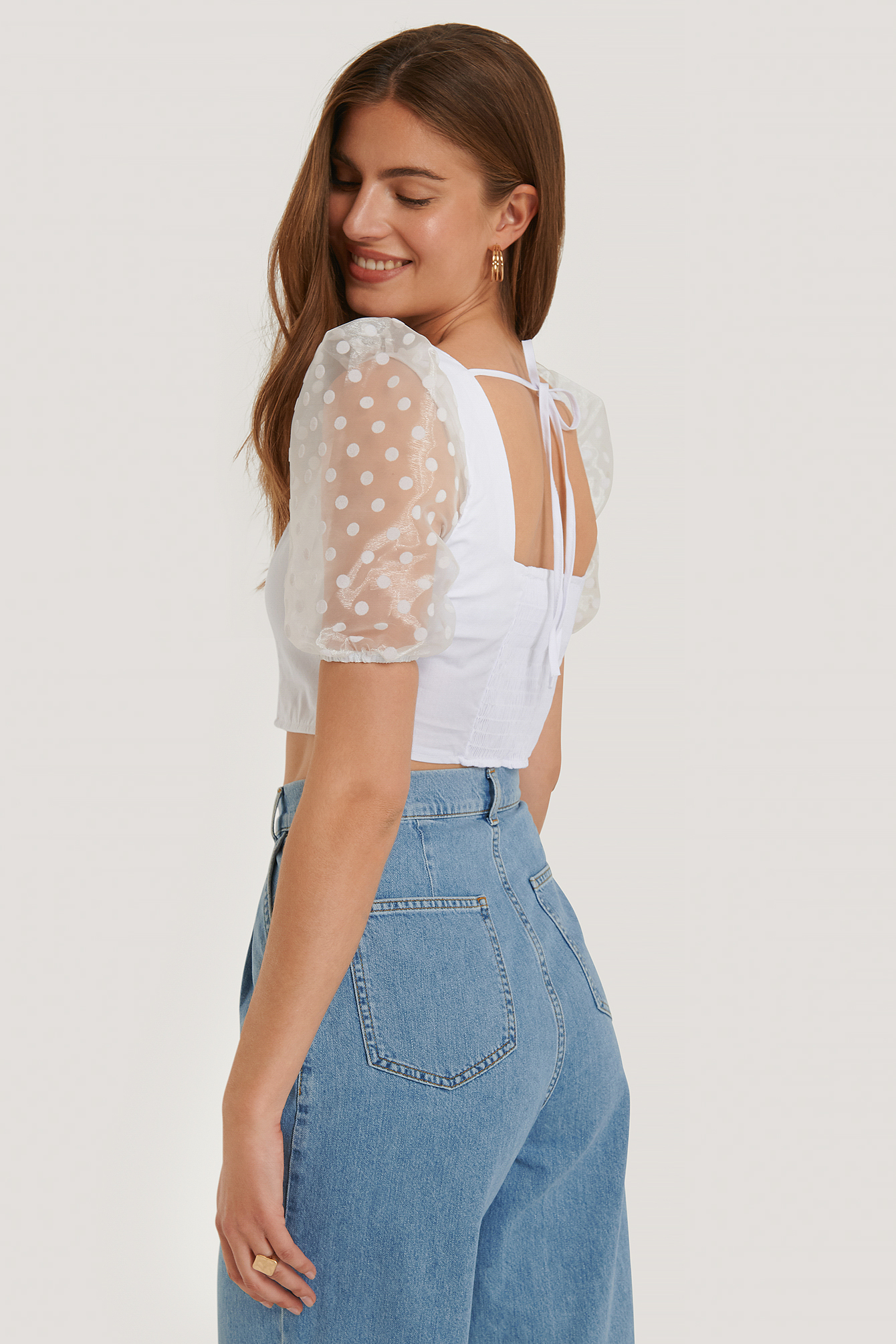 White Haut Court En Organza À Manches Bouffantes