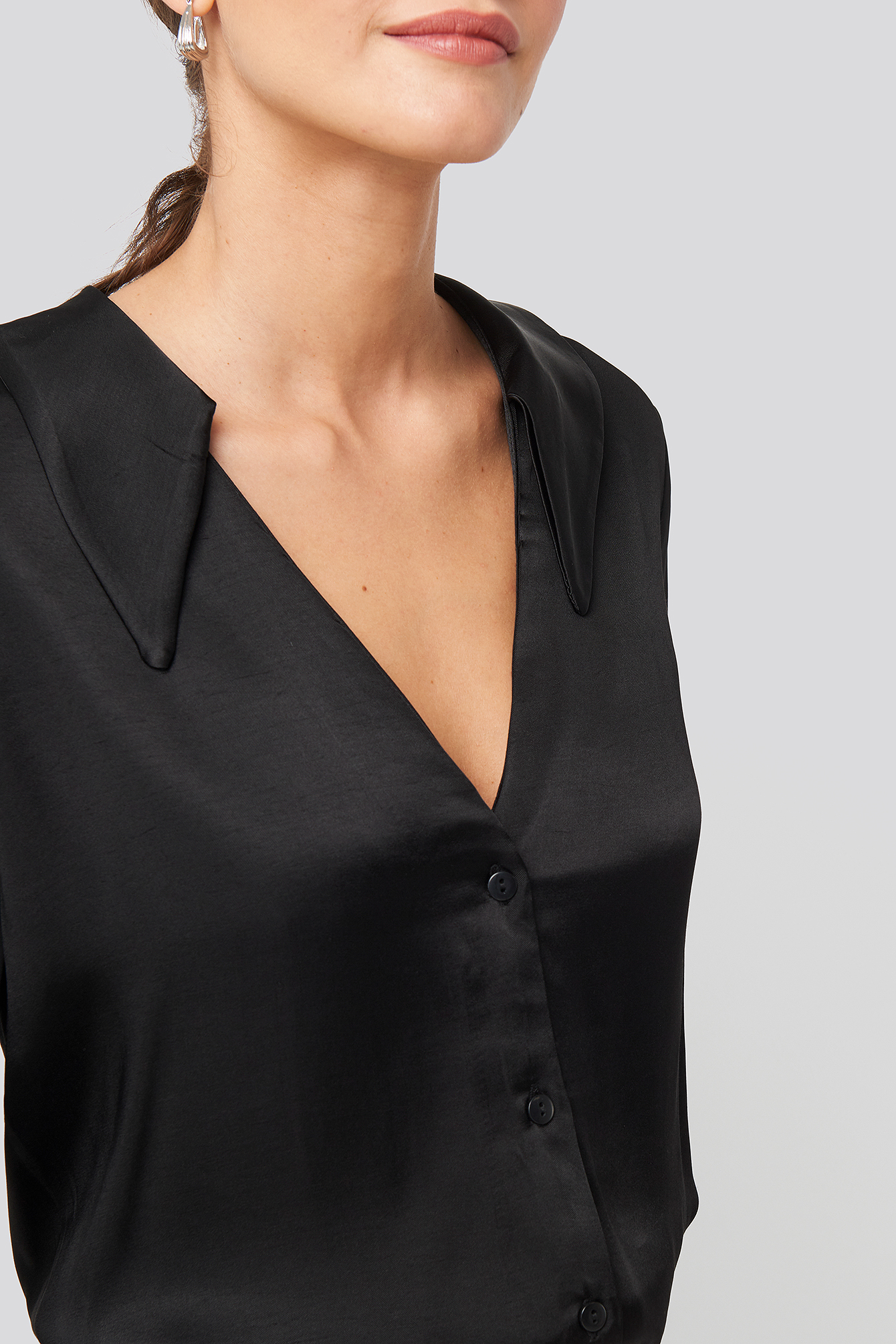 V-Neck Collar Detailed Shirt Noir | na-kd.fr