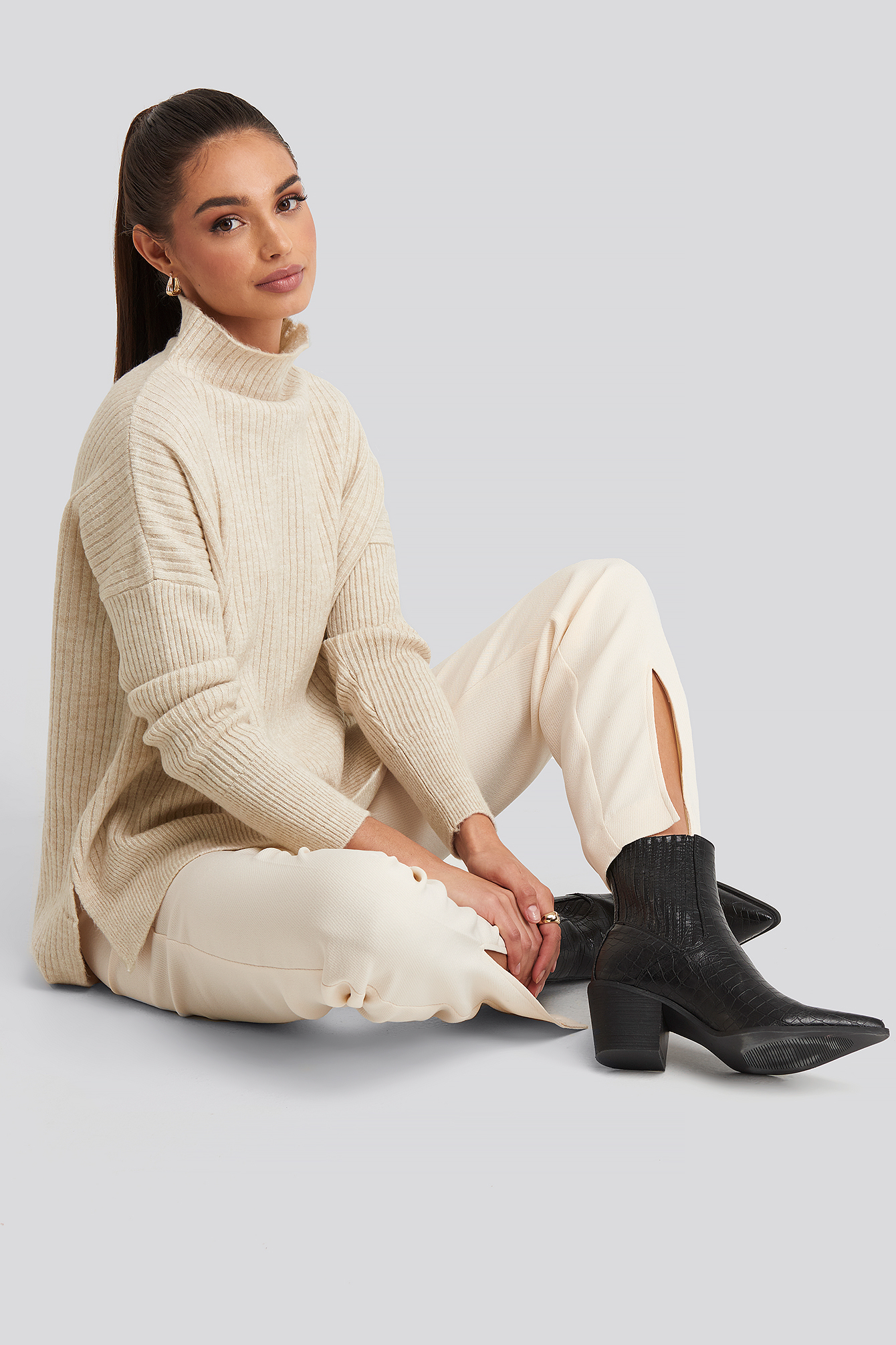 Ecru Vertical Neck Knitted Sweater