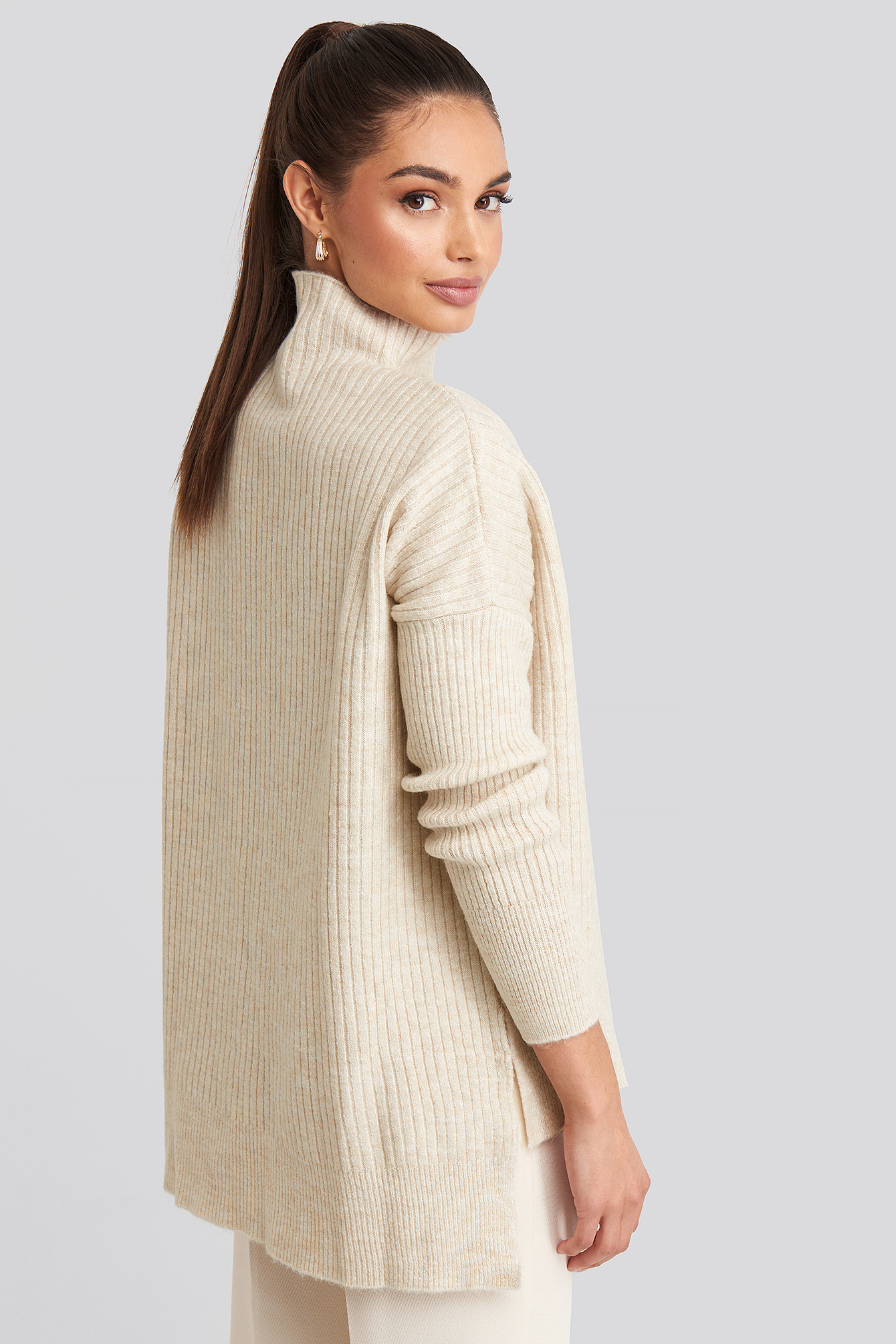 Ecru Vertical Neck Knitted Sweater