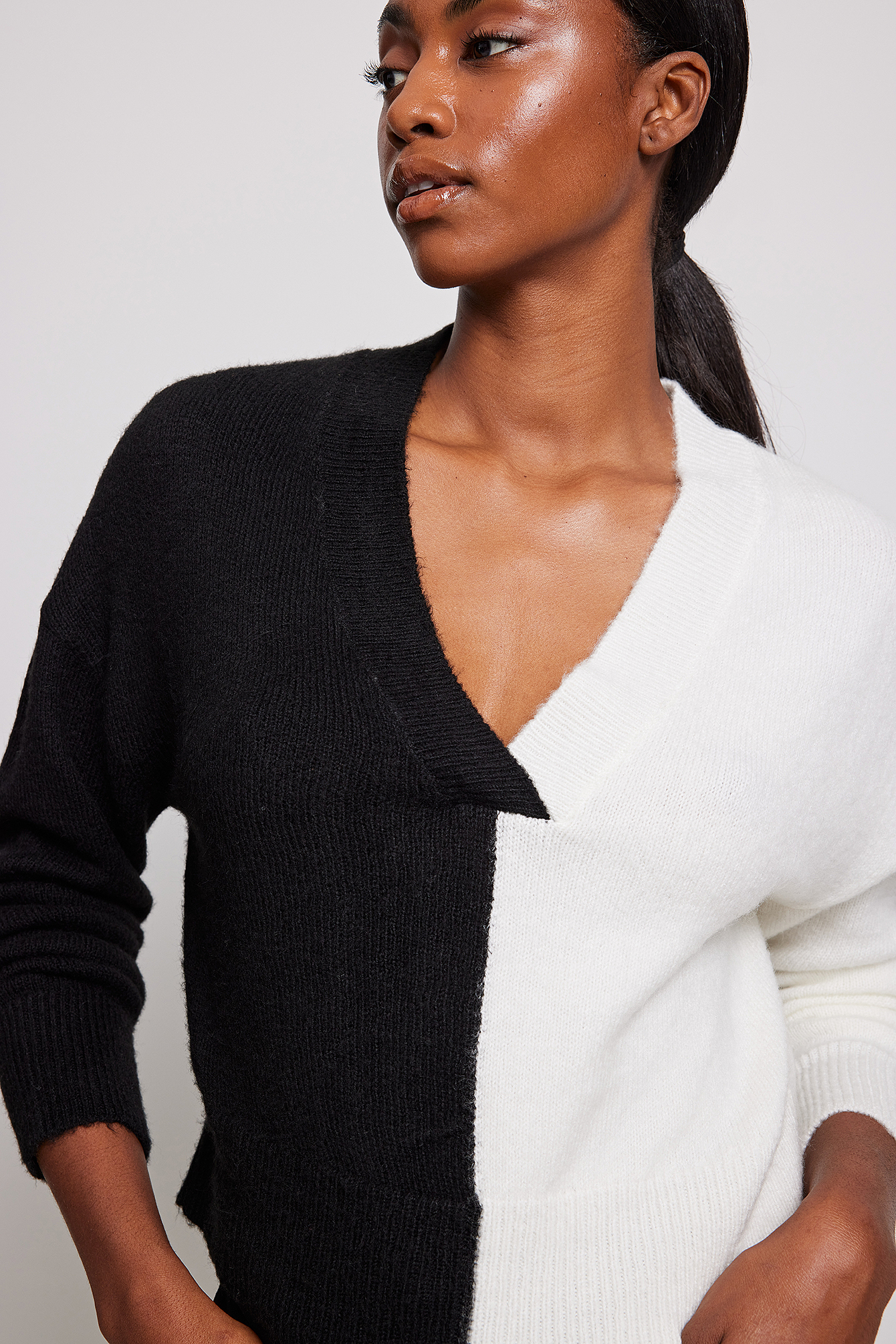 Black/White Pull en tricot col en V à blocs de couleurs