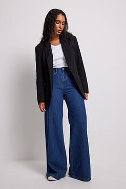 Soft rigid wide jeans