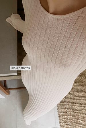 Light Beige Robe longue en maille côtelée à décolleté profond au dos