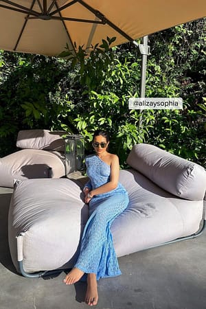 Light Blue Robe longue en maille crochetée