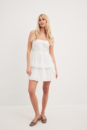 White Robe bandeau courte à volants et broderie anglaise