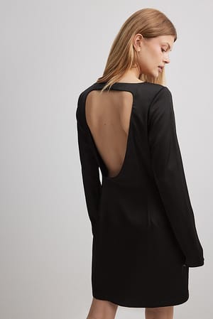 Black Robe courte asymétrique à dos ouvert