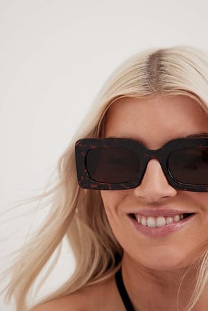 Tortois Grandes lunettes de soleil à monture épaisse