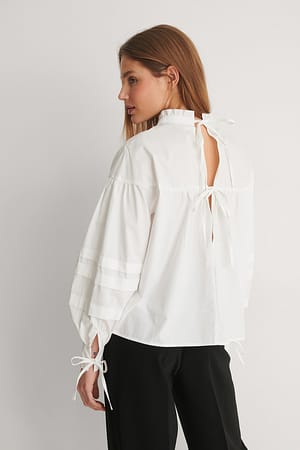White Blouse En Coton À Détails