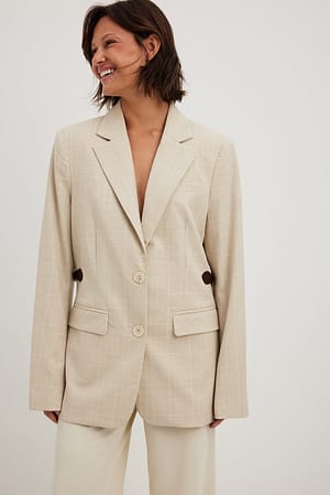 Beige Check Blazer détail boucle