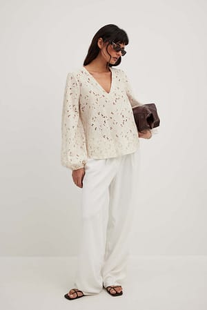 Cream Blouse en coton à manches longues et broderie anglaise