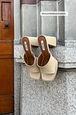 Dusty Beige Mules à plateforme basse