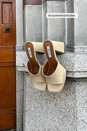 Dusty Beige Mules à plateforme basse