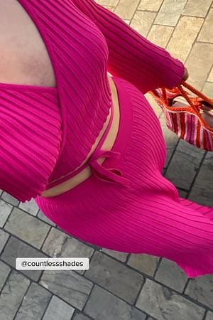 Pink Haut cache-cœur court en tricot fin