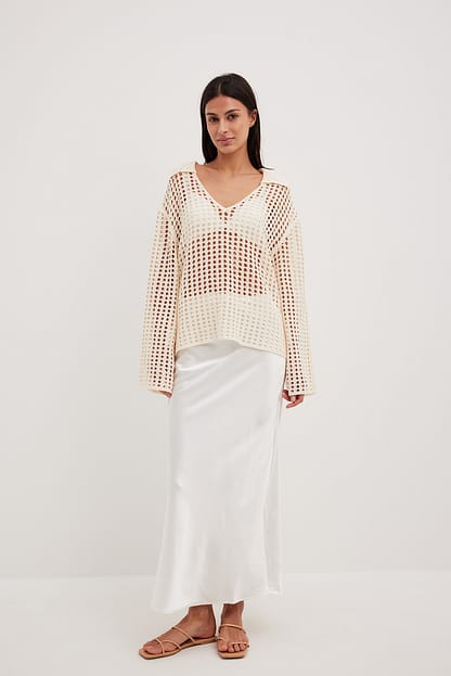 Offwhite Pull en maille crochetée à col en V