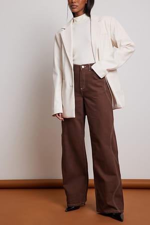 Brown Jean à coutures contrastantes incurvées