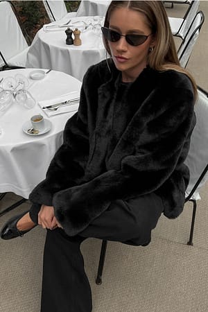 Black Veste en fausse fourrure