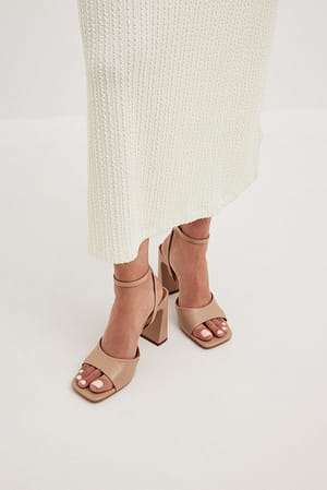 Light Beige Sandales à brides sur la cheville et talon évasé