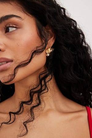 Gold Boucles d'oreilles avec fleur