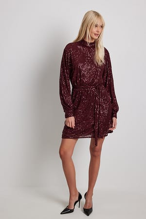 Bordeaux Robe fluide ceinturée à sequins