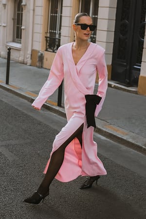 Pink Robe longue fluide à détail noué