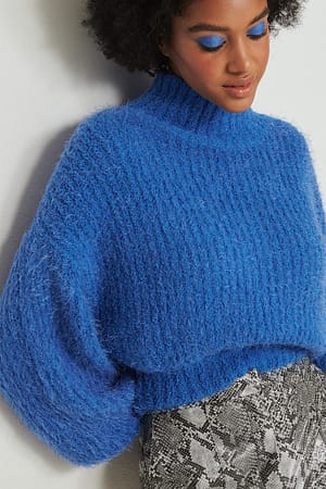 Blue Pull en maille duveteux à col roulé