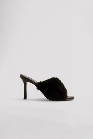Black Mules duveteuses