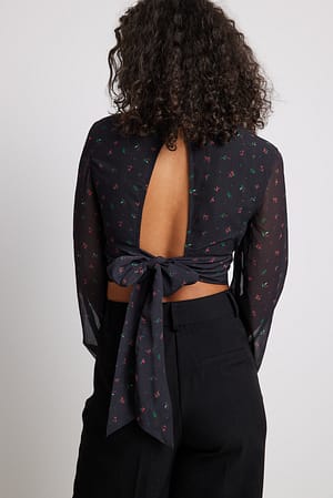 Red Roses Everywhere Blouse imprimée à taille froncée