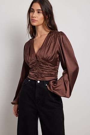 Brown Blouse col en V froncée à la taille en tissu satiné