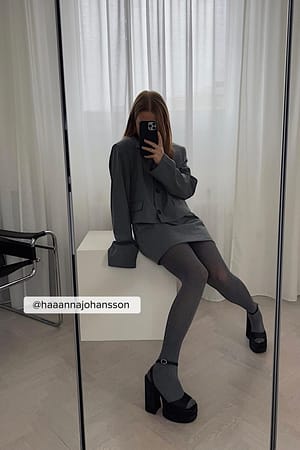 Grey Blazer court