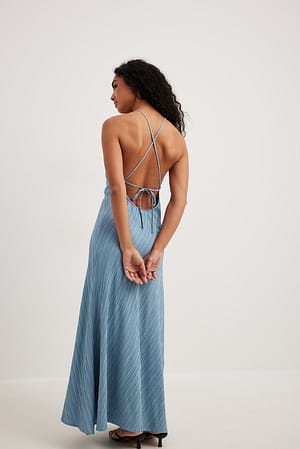 Blue Robe mi-longue à emmanchures américaines et dos ouvert