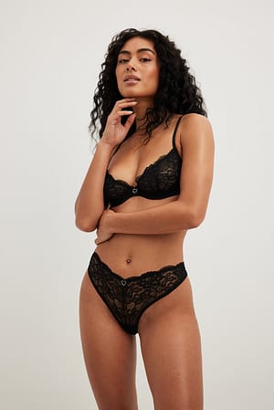 Black Culotte coupe en V avec détail cœur