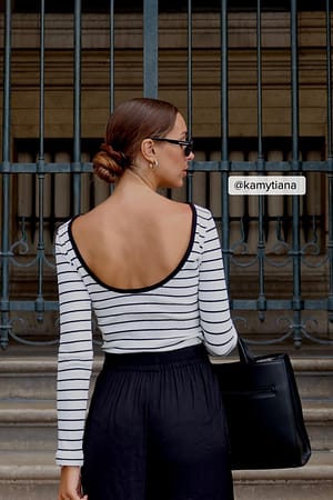 Black Stripe Haut rayé à décolleté profond dans le dos